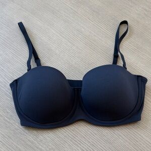 SKIMS NWOT Size 34C Fits Everyone Bra can be strapless